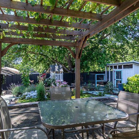 Отель Chic Rv Retreat, Stunning Yard In Роузберг Экстерьер фото