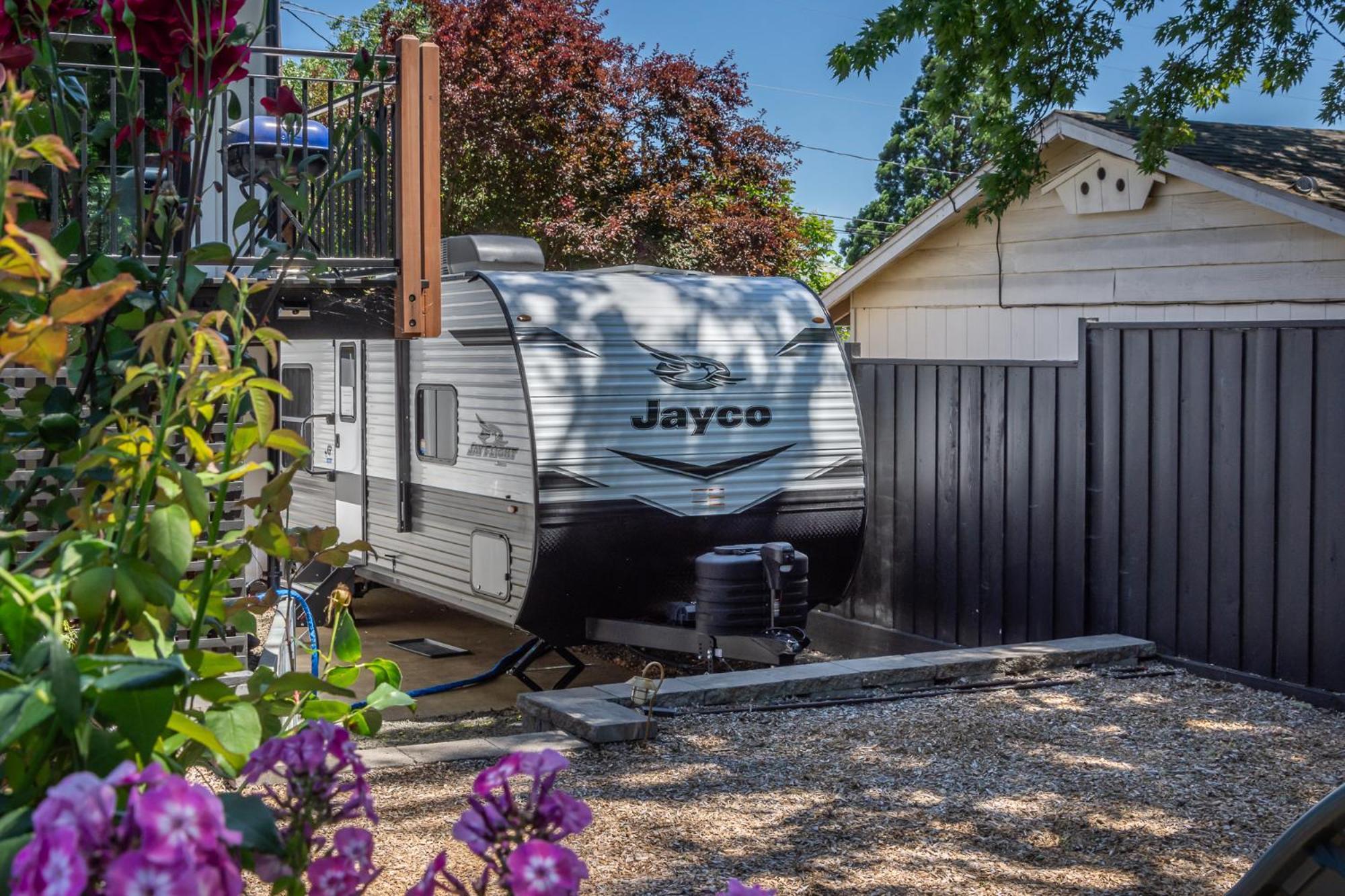 Отель Chic Rv Retreat, Stunning Yard In Роузберг Экстерьер фото