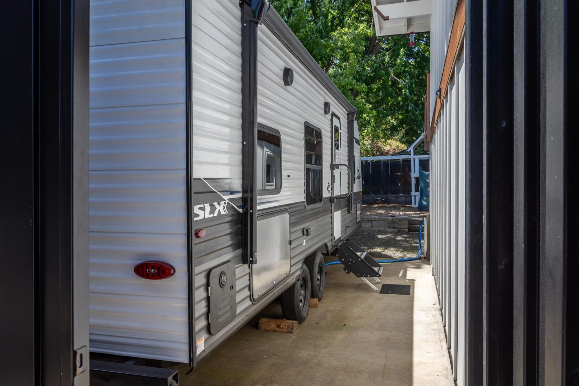 Отель Chic Rv Retreat, Stunning Yard In Роузберг Экстерьер фото