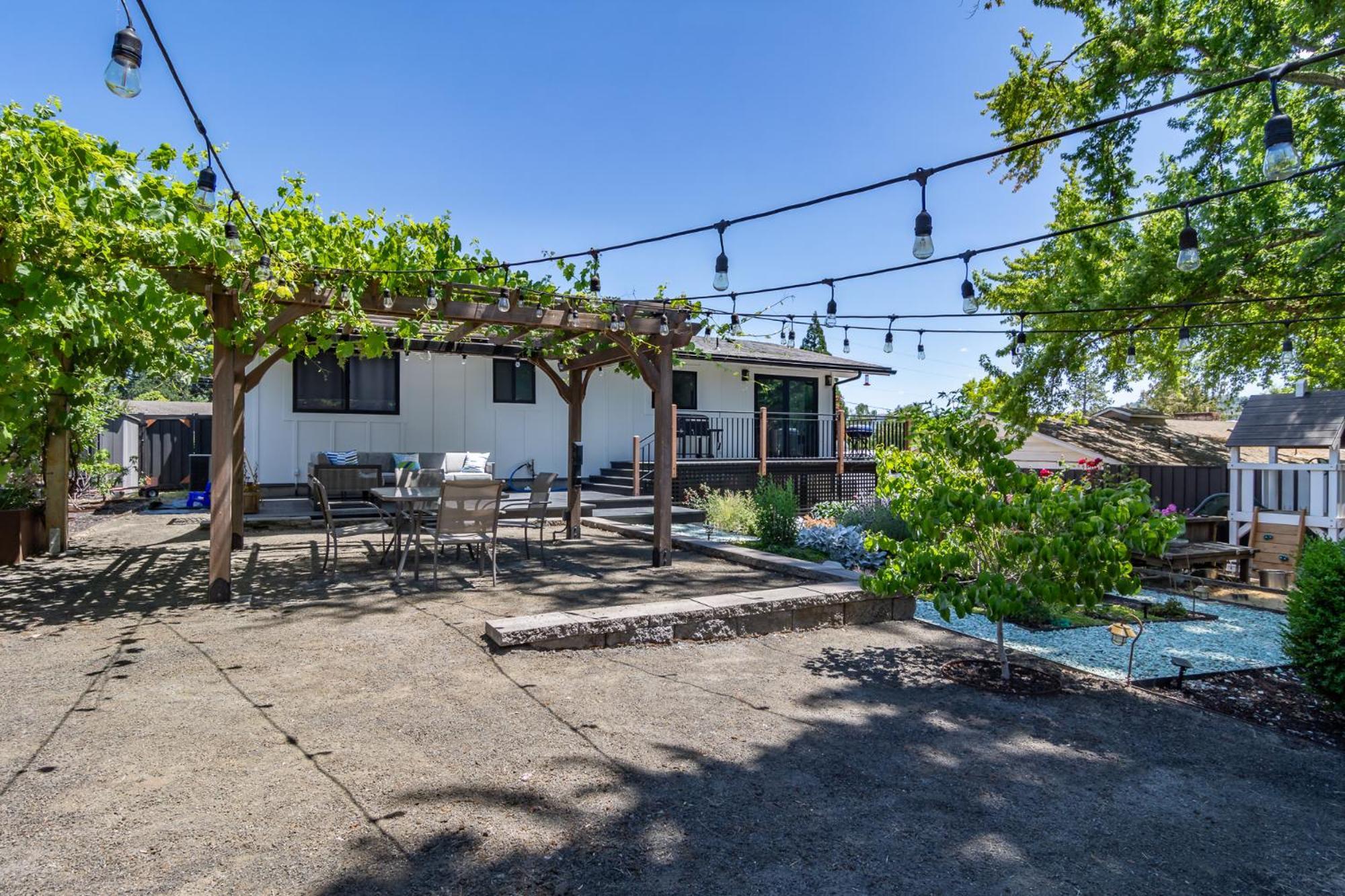 Отель Chic Rv Retreat, Stunning Yard In Роузберг Экстерьер фото