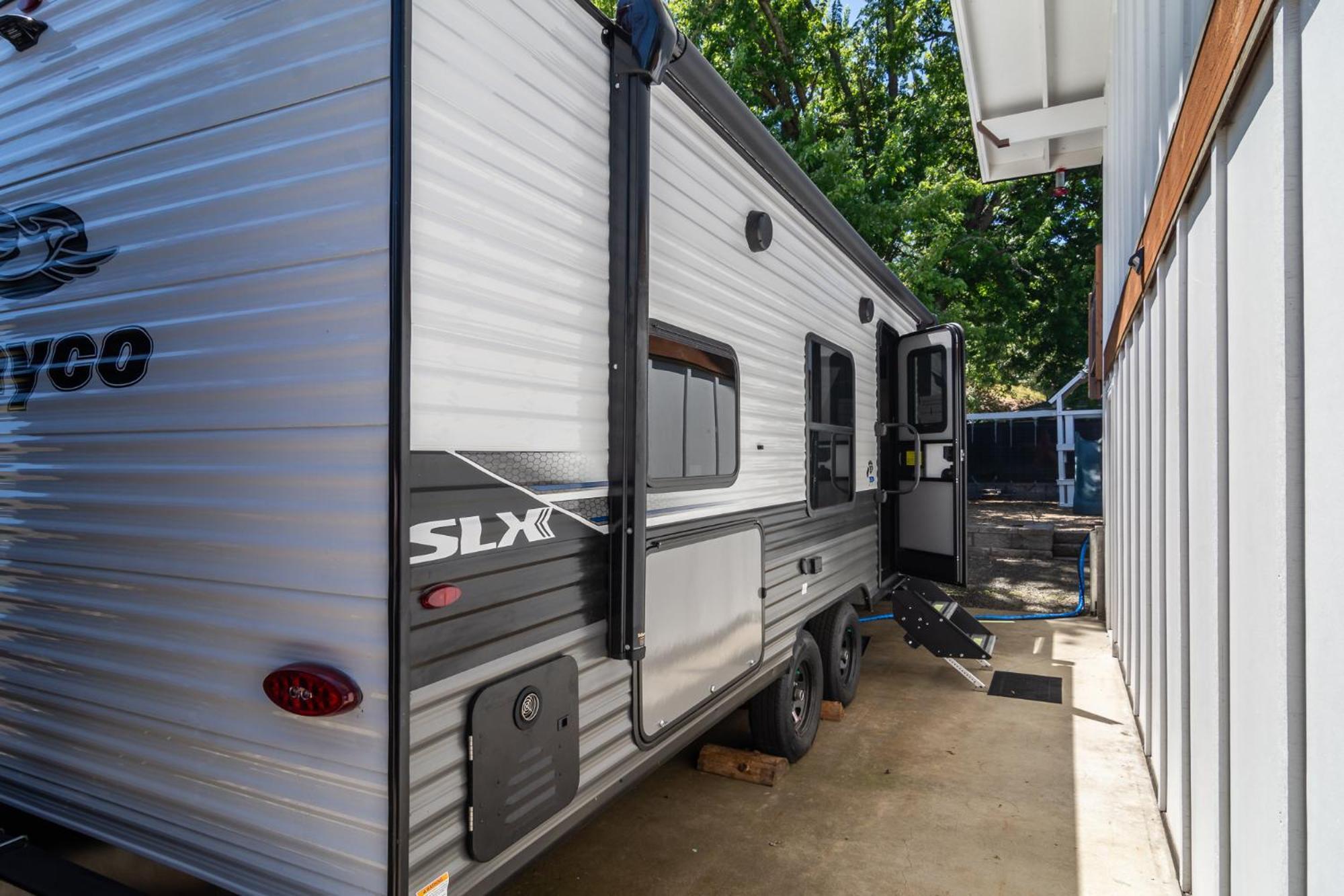 Отель Chic Rv Retreat, Stunning Yard In Роузберг Экстерьер фото