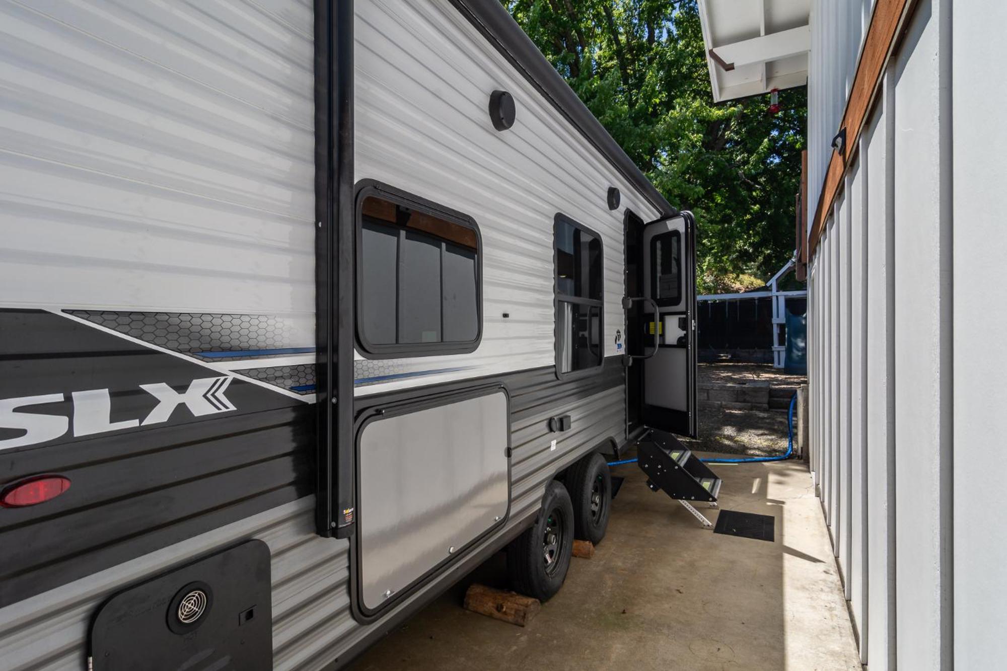 Отель Chic Rv Retreat, Stunning Yard In Роузберг Экстерьер фото