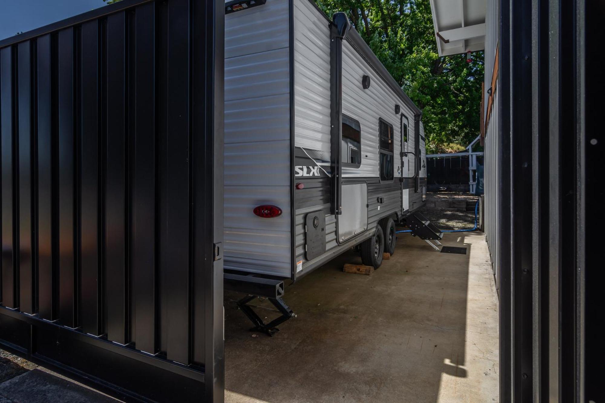Отель Chic Rv Retreat, Stunning Yard In Роузберг Экстерьер фото